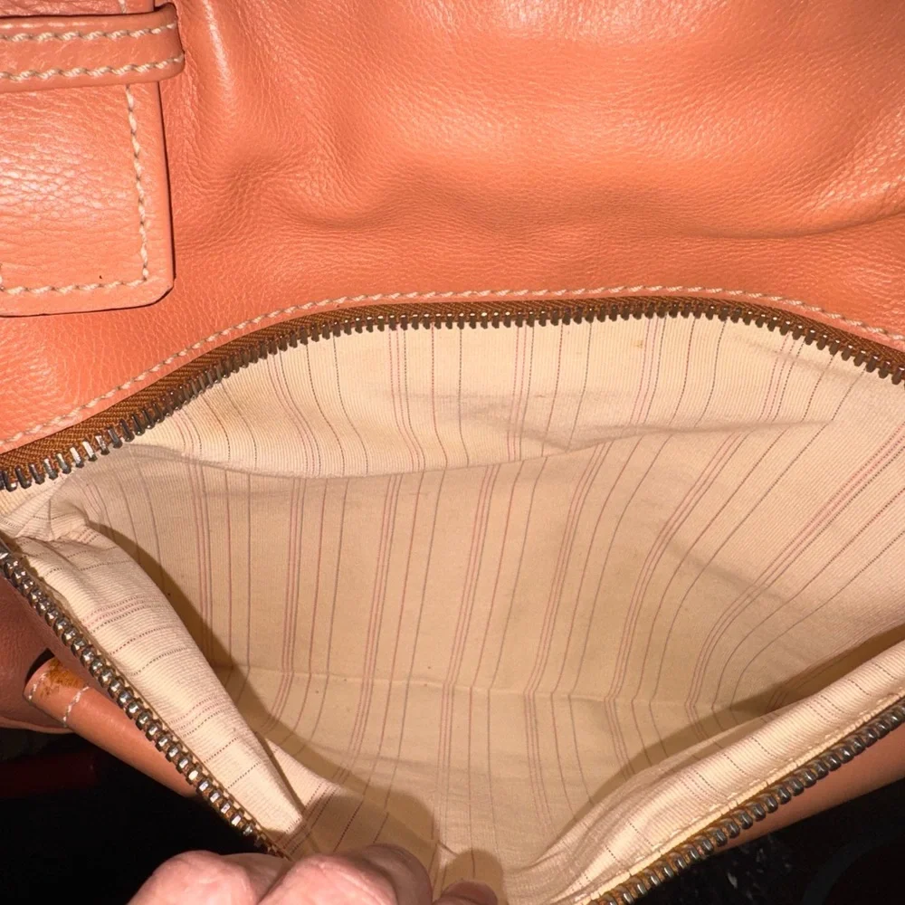 Marc Jacobs Classic Peach Leather Shoulder Bag - Picture 12 of 14